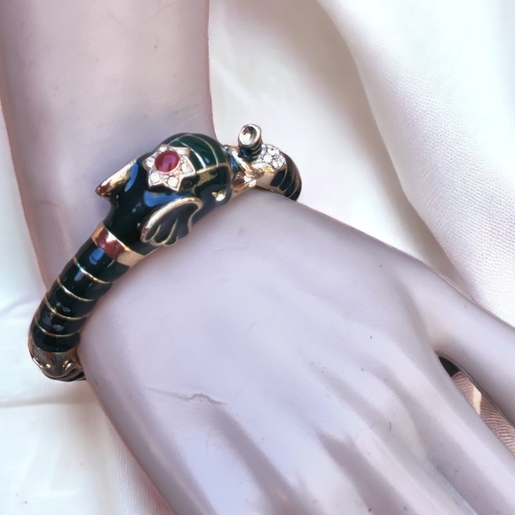 🐘 Designer Alilang enameled and jeweled elephant clamper bracelet - Picture 2 of 15